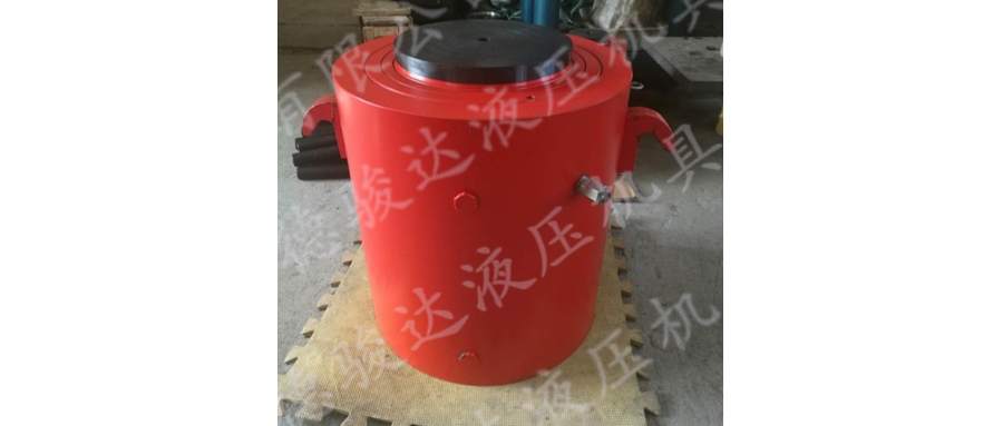 雙作用液壓千斤頂使用前應(yīng)注意些什么？