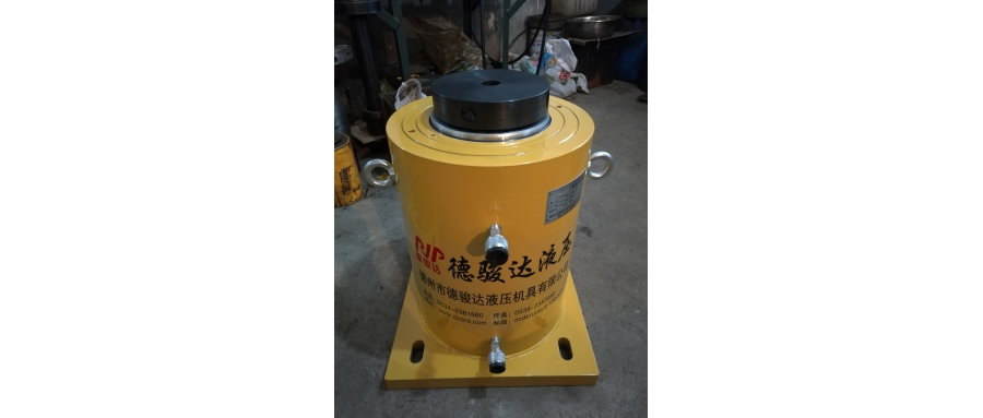 大噸位千斤頂?shù)臉?gòu)造與性能分析
